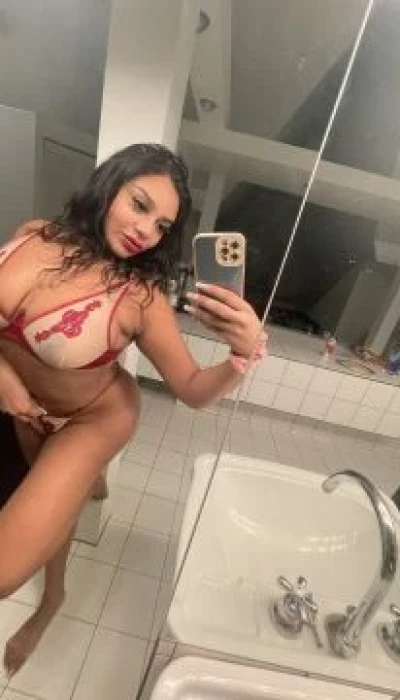 Naomi Anal