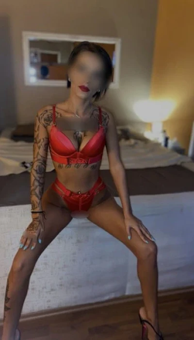 Dominant Skinny Finja
