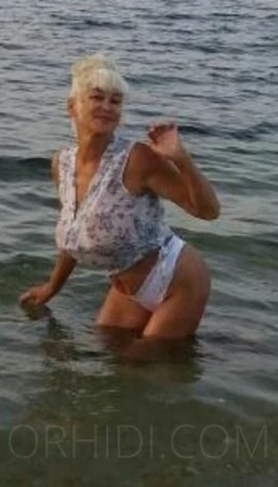 SOPHIE HAUSFRAU MIT SEXY RAUER STIMME