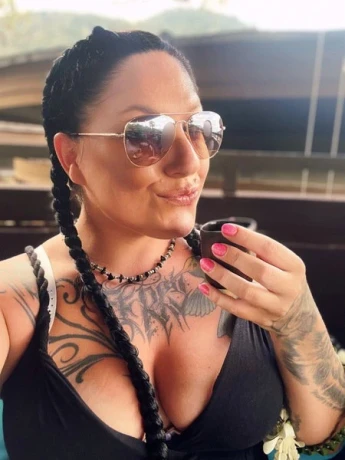 Curvy Chayenne