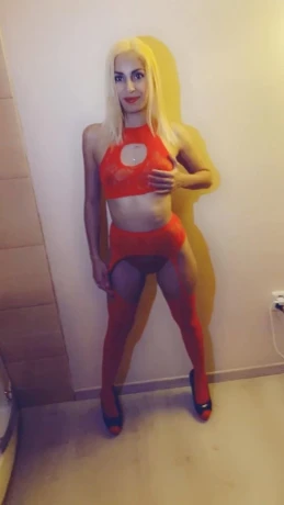 Hot Melany