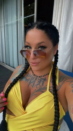 Curvy Chayenne