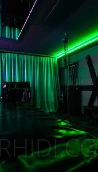 HERZLICH WILLKOMMEN IN DER VILLA TBZ! Bizarrstudio