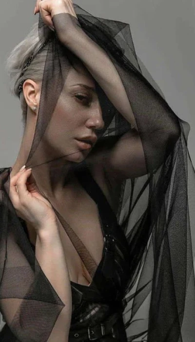 Sorana Feurige Blondine