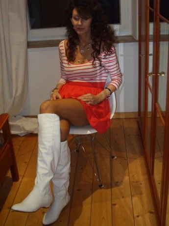 Manuela Sexy Deutsch