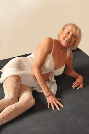 Christina Heisse 62 Jahrige Klimatisiert