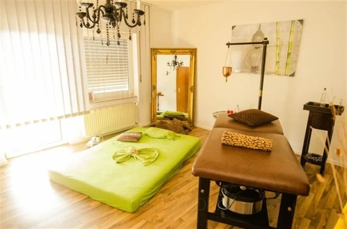 China- Japan-Massage
