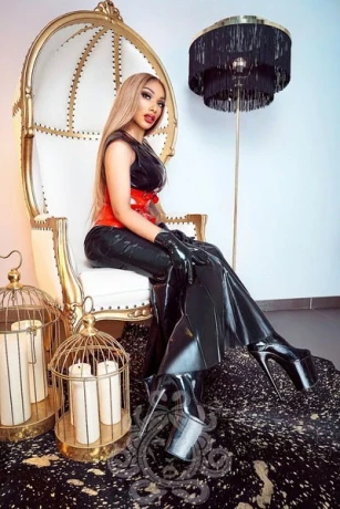 Domina Riana Bizarr Residenz Hekate