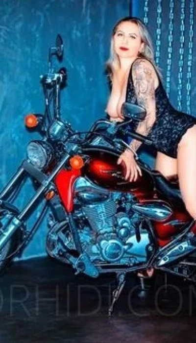 Annika aus der Ukraine im Salon d'Amour