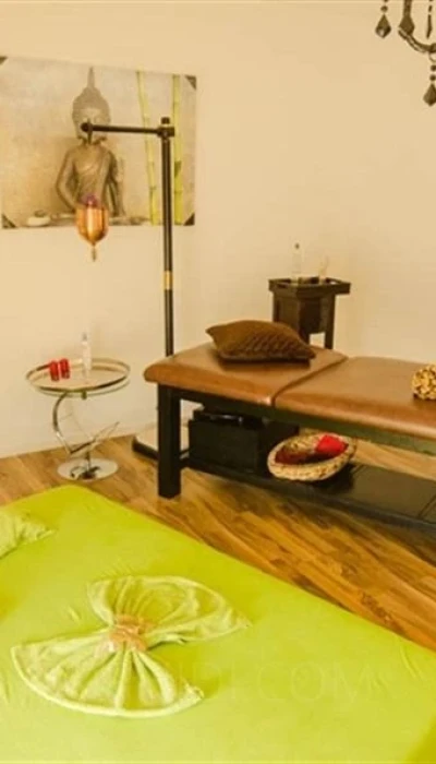 China- Japan-Massage