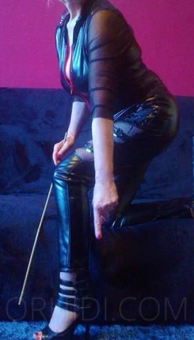 Madame Claudia Diskret