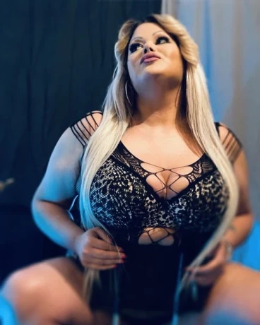 Plus Size Cynthia Nur Hausbesuch
