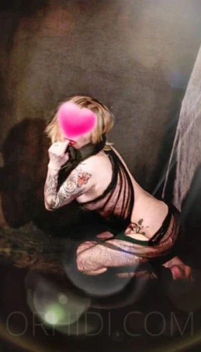Annika aus der Ukraine im Salon d'Amour