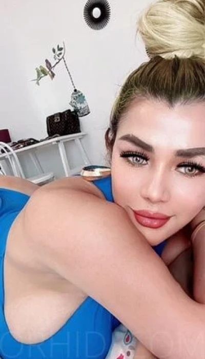 Naomi S*xbombe