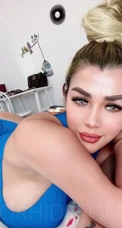 Naomi S*xbombe