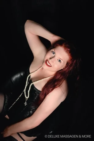 Amelie Bei Deluxe Massage More