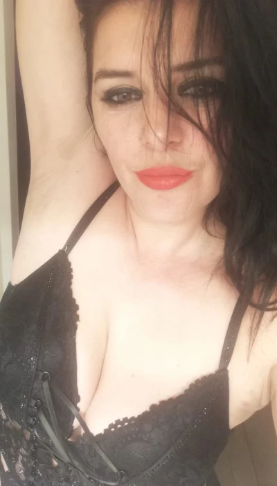 Leila Hot