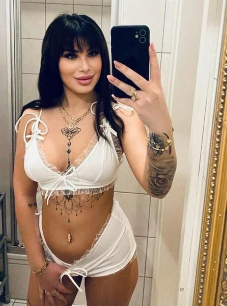 Amely Sexy