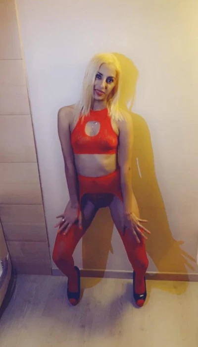 Hot Melany