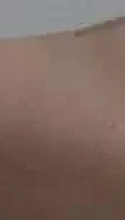 Verlegen Man Zoekt Lieve Vrouw