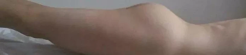 Verlegen Man Zoekt Lieve Vrouw