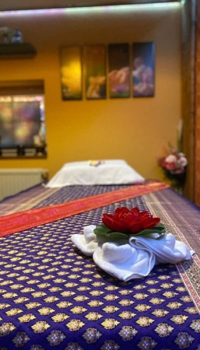 Rose Top Massage per WhatsApp