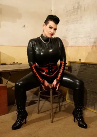 Queen Mona Fr Dr Mona