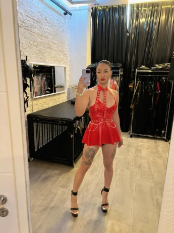 Domina_Isabelle