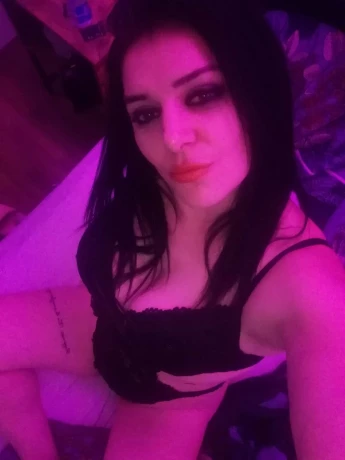 Leila Hot