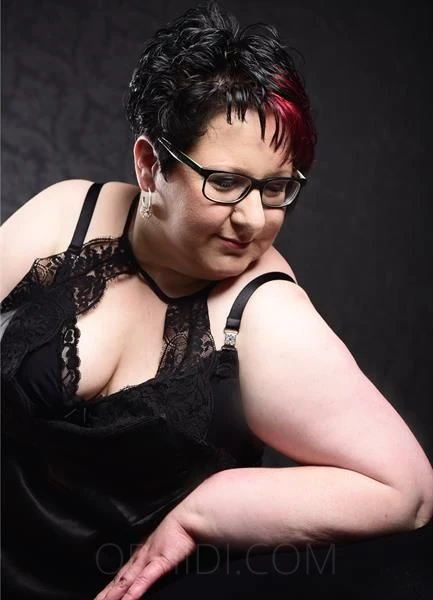 LILLY - DEUTSCHES PLUS SIZE MODELL