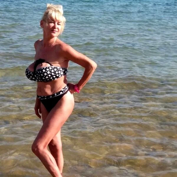 SOPHIE HAUSFRAU MIT SEXY RAUER STIMME