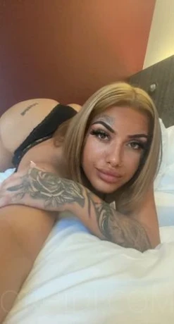 Vers*ute 21-jährige Curvy DT Queen