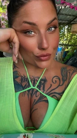 Curvy Chayenne