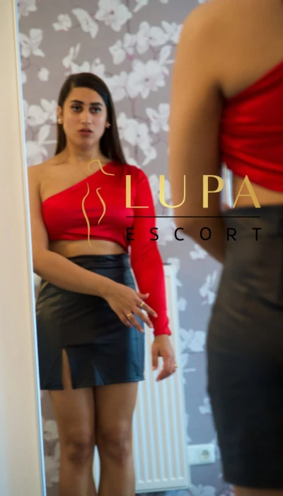 Sarah Lupa Escort