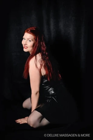 Amelie Bei Deluxe Massage More