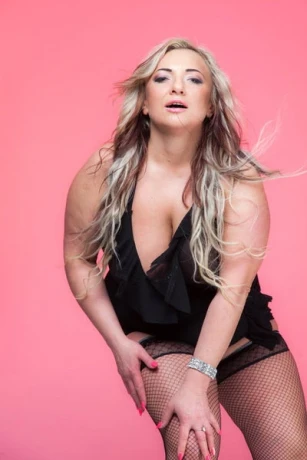 Monica Hot