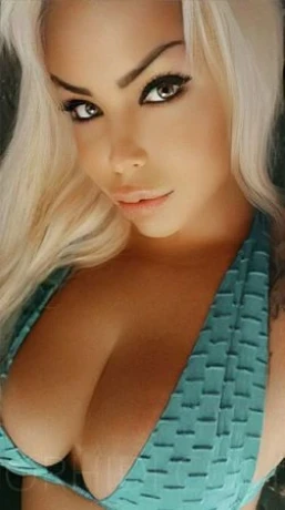 VOLLBUSIGE PORNOQUEEN TS DANYELLA!