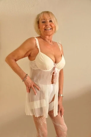 Christina Heisse 62 Jahrige Klimatisiert