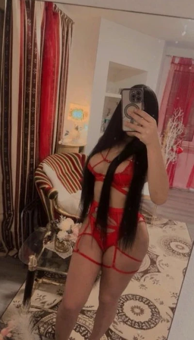 TS Mia Mega
