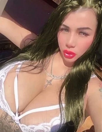 Naomi S*xbombe