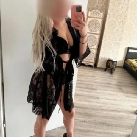 WUNDERSCHÖNE BLONDINE! SEXI ROSA!