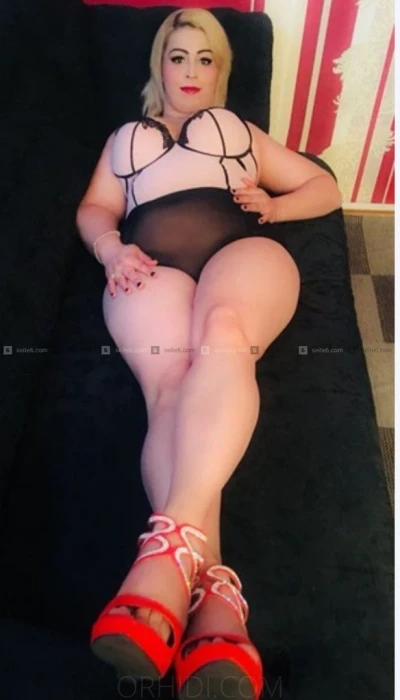 Bi-girls Desi  & Roksana