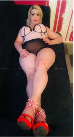Bi-girls Desi  & Roksana