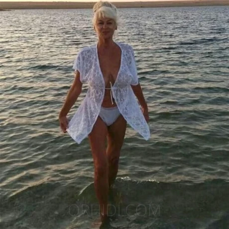 SOPHIE HAUSFRAU MIT SEXY RAUER STIMME