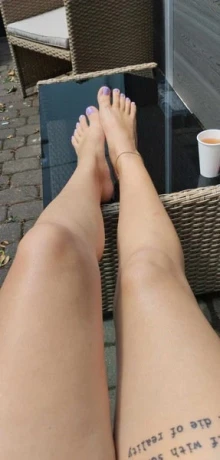 Deine Elina  -  Teil Intim Behaart