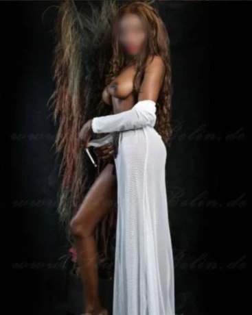 Shanel Im Studio Belin