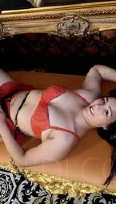 INNA aus Ungarn in FRANZIS VILLA POMPÖS