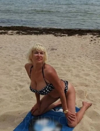 SOPHIE HAUSFRAU MIT SEXY RAUER STIMME