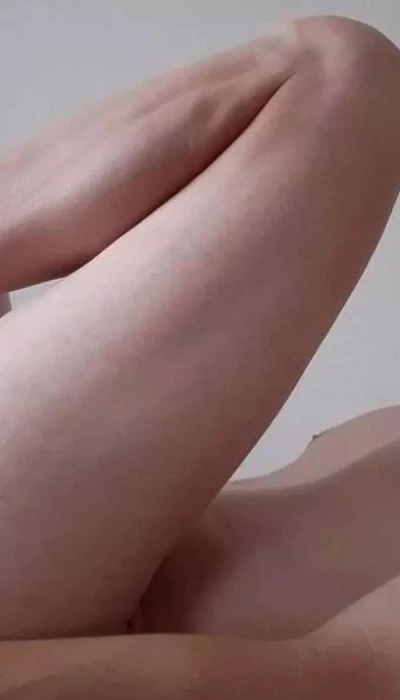 Verlegen Man Zoekt Lieve Vrouw