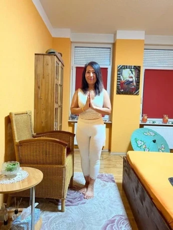 Lynn Erotische Massage Mit Nippelspiel